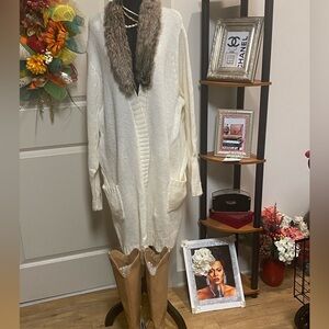 ANTHONY RICHARD EUC LONG BELTED SWEATER OFF WHITE. DETACHABLE VEGAN FUR. SIZE 3X